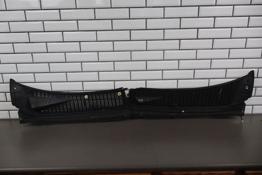 2002 Ford F350SD Front Windshield Cowl Vent Panel