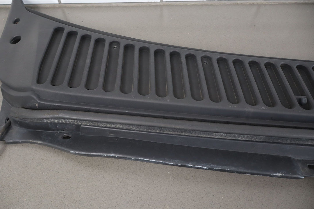 2002 Ford F350SD Front Windshield Cowl Vent Panel