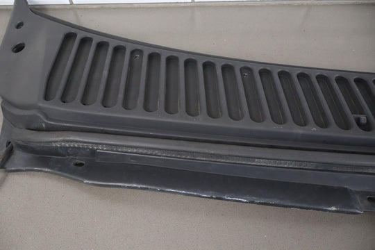 2002 Ford F350SD Front Windshield Cowl Vent Panel