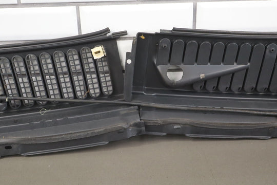 2002 Ford F350SD Front Windshield Cowl Vent Panel