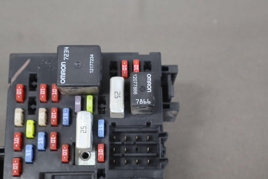 2002 GMC Sierra 2500HD 6.6L LB7 Duramax Diesel Engine Fuse Box 15770992