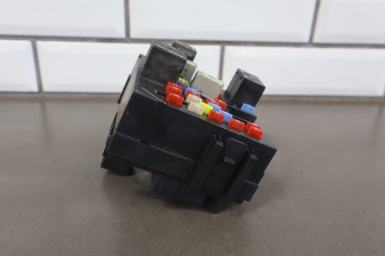 2002 GMC Sierra 2500HD 6.6L LB7 Duramax Diesel Engine Fuse Box 15770992