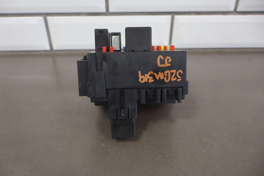 2002 GMC Sierra 2500HD 6.6L LB7 Duramax Diesel Engine Fuse Box 15770992