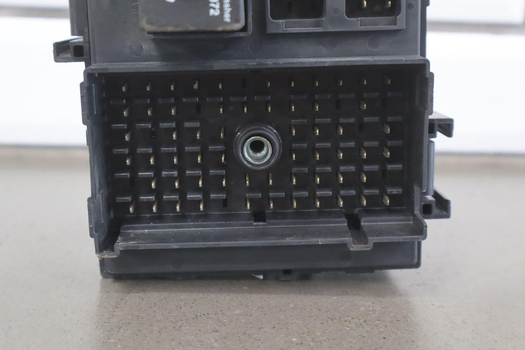 2002 GMC Sierra 2500HD 6.6L LB7 Duramax Diesel Engine Fuse Box 15770992