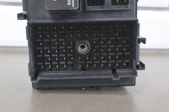 2002 GMC Sierra 2500HD 6.6L LB7 Duramax Diesel Engine Fuse Box 15770992