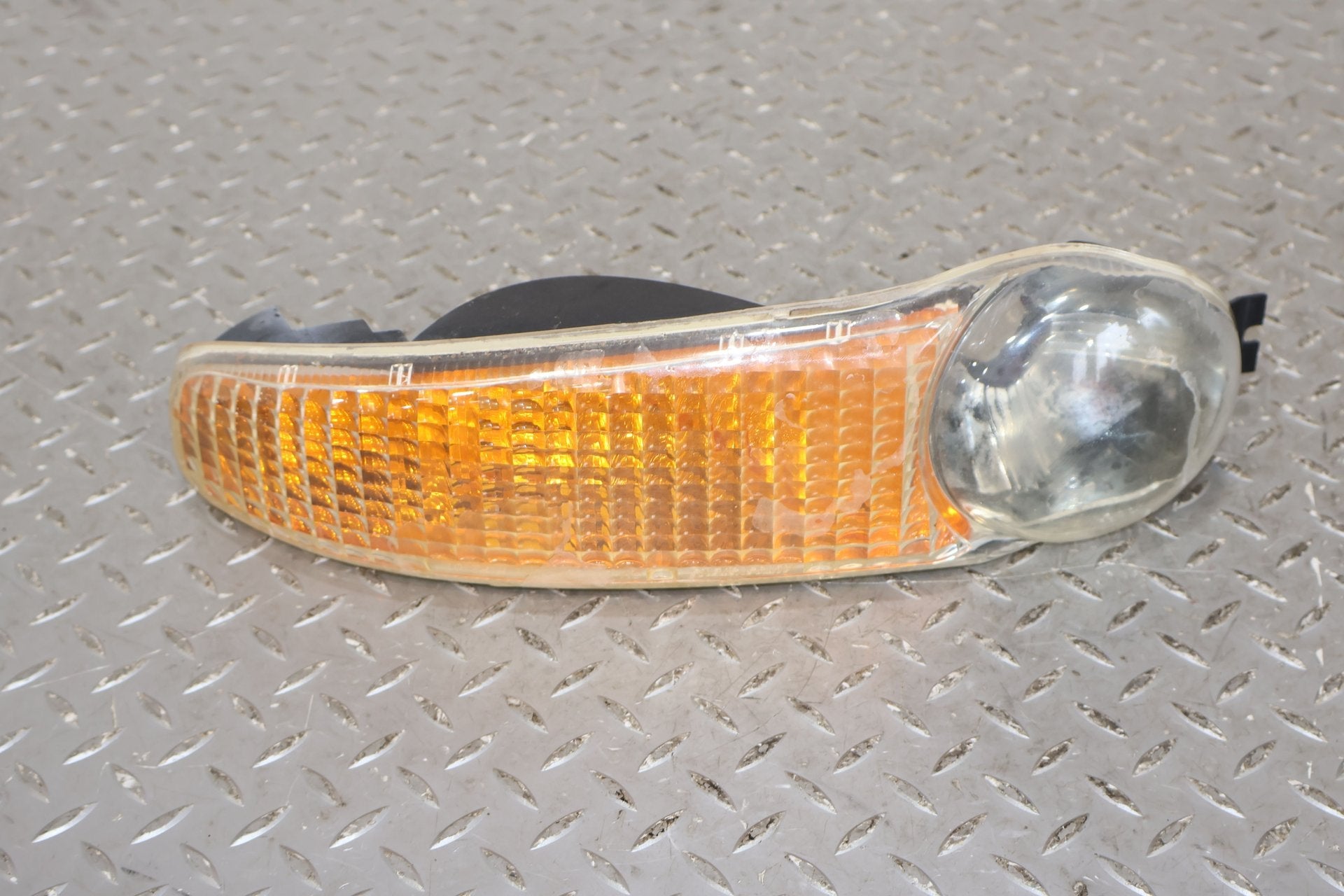 2002 GMC Yukon- FOG/MARK/PARK/TURN LIGHT/LAMP