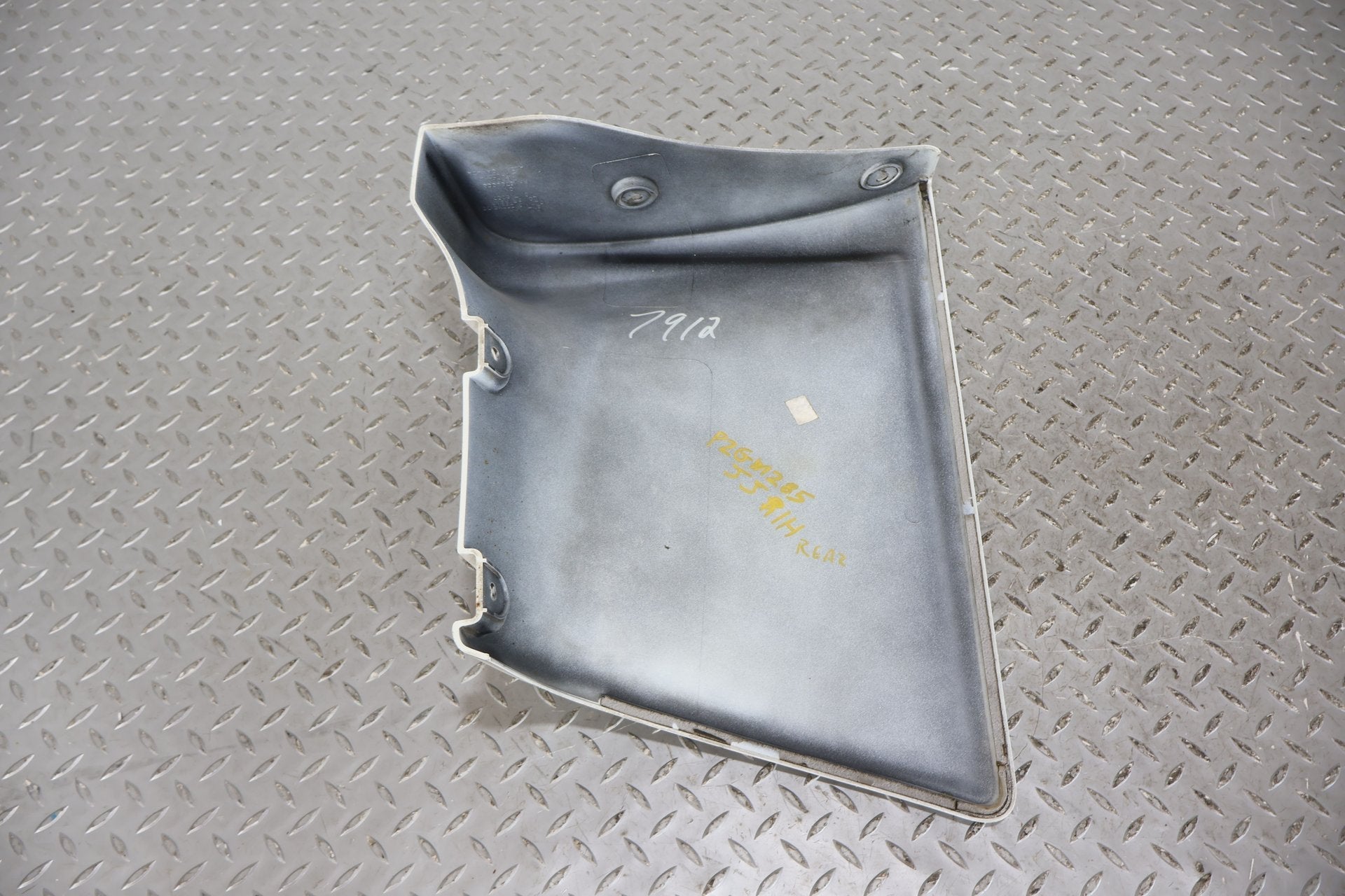 2002 GMC Yukon- Right Rear Quarter Panel Moulding