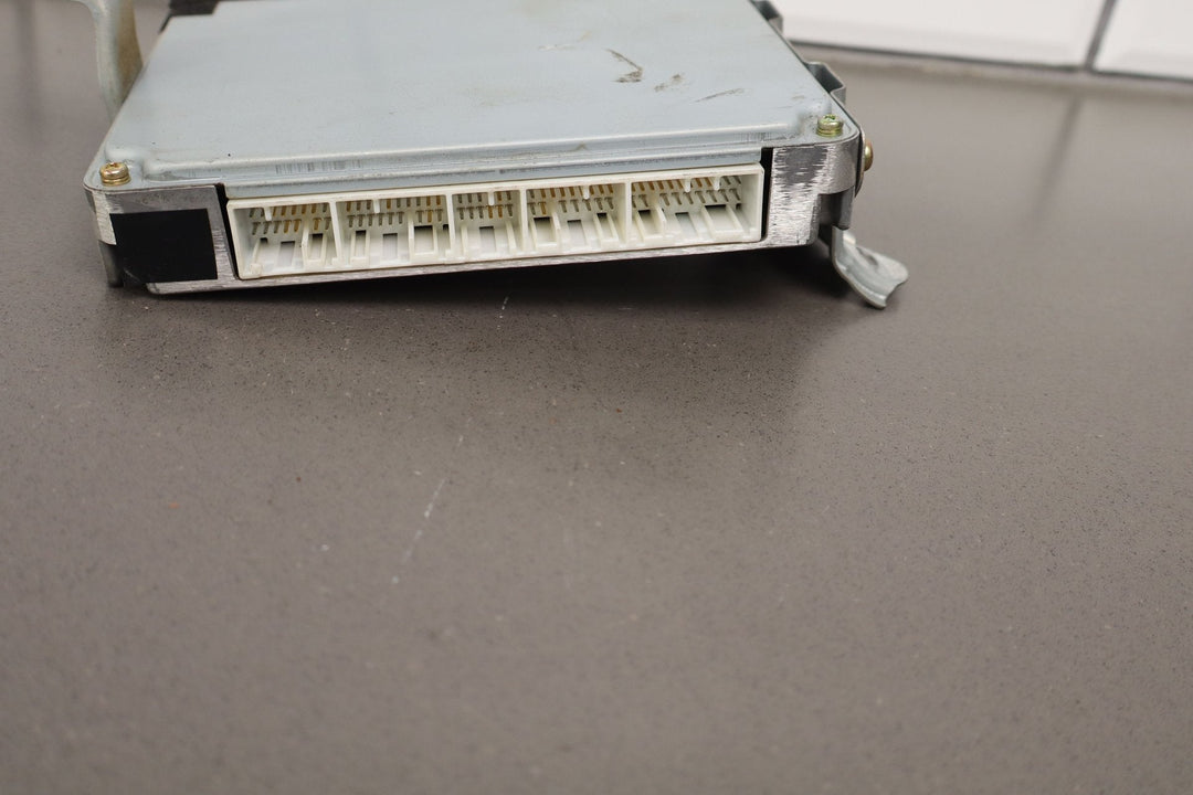 2002 Toyota Land Cruiser (4.7L DOHC V8 2UZFE) Engine Control Module ECU