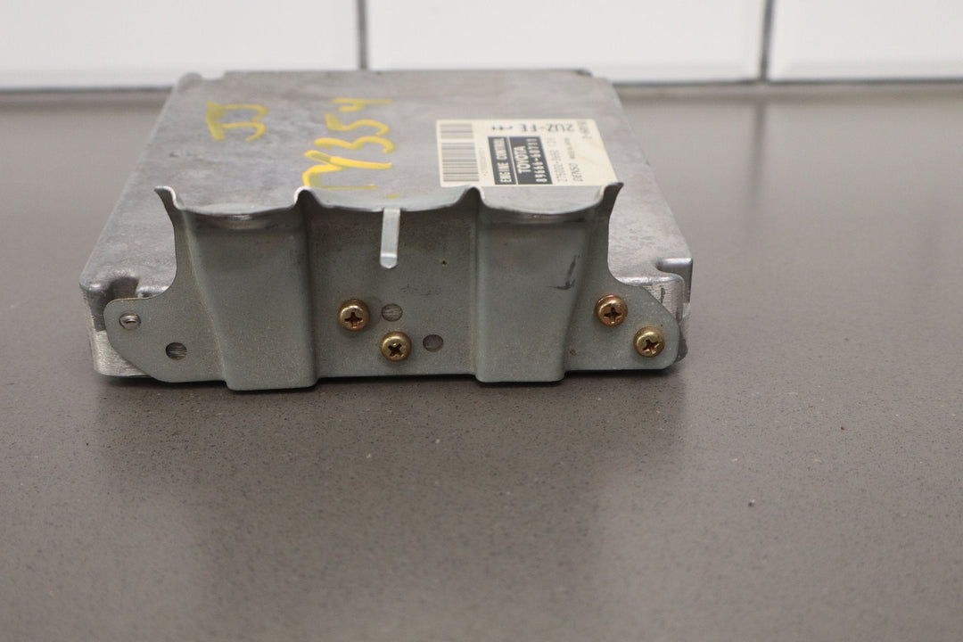 2002 Toyota Land Cruiser (4.7L DOHC V8 2UZFE) Engine Control Module ECU