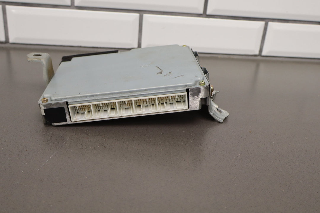 2002 Toyota Land Cruiser (4.7L DOHC V8 2UZFE) Engine Control Module ECU