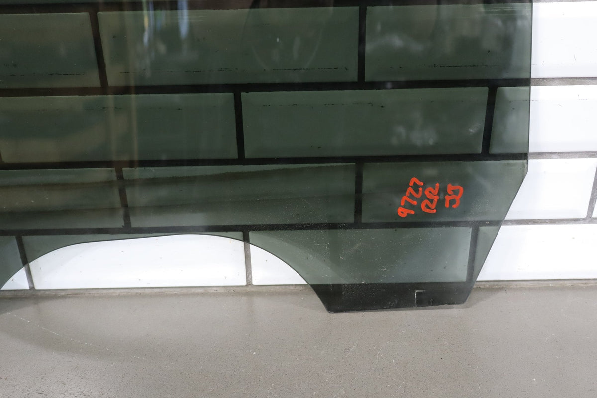2003-07 Chevy Silverado 2500HD Crew Cab RH Rear Door Window Glass