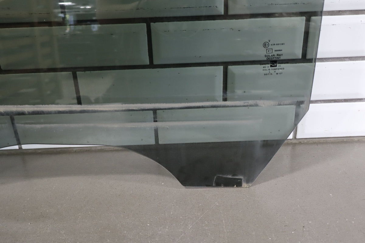 2003-07 Chevy Silverado 2500HD Crew Cab RH Rear Door Window Glass