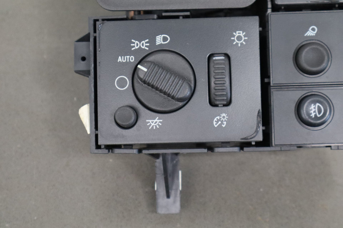 2003-07 Chevy Silverado 2500HD Headlight Switch w/4x4 Fog Buttons