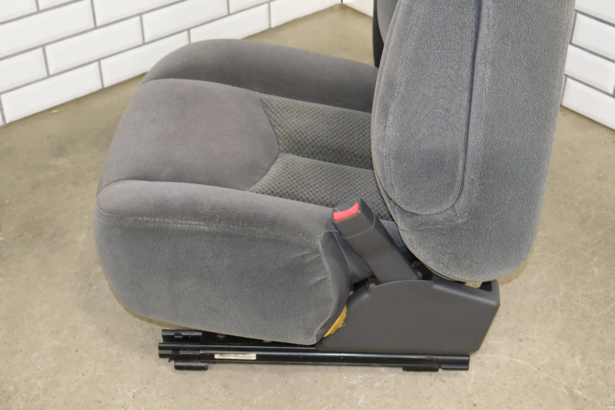 2003-07 Chevy Silverado 2500HD RH Front Cloth Seat Dark Pewter 69