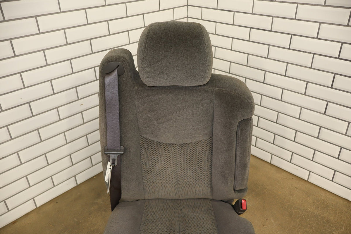 2003-07 Chevy Silverado 2500HD RH Front Cloth Seat Dark Pewter 69