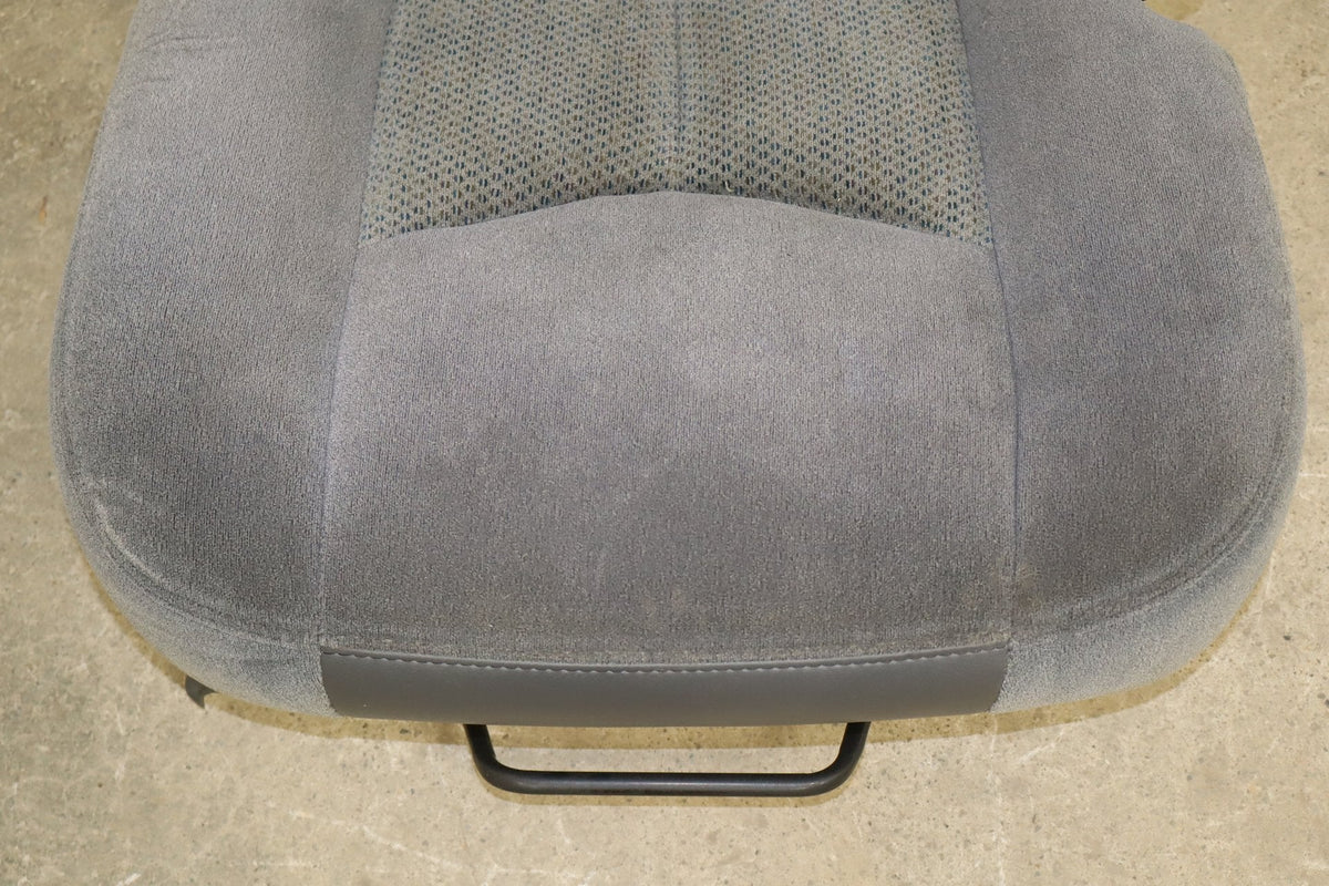 2003-07 Chevy Silverado 2500HD RH Front Cloth Seat Dark Pewter 69
