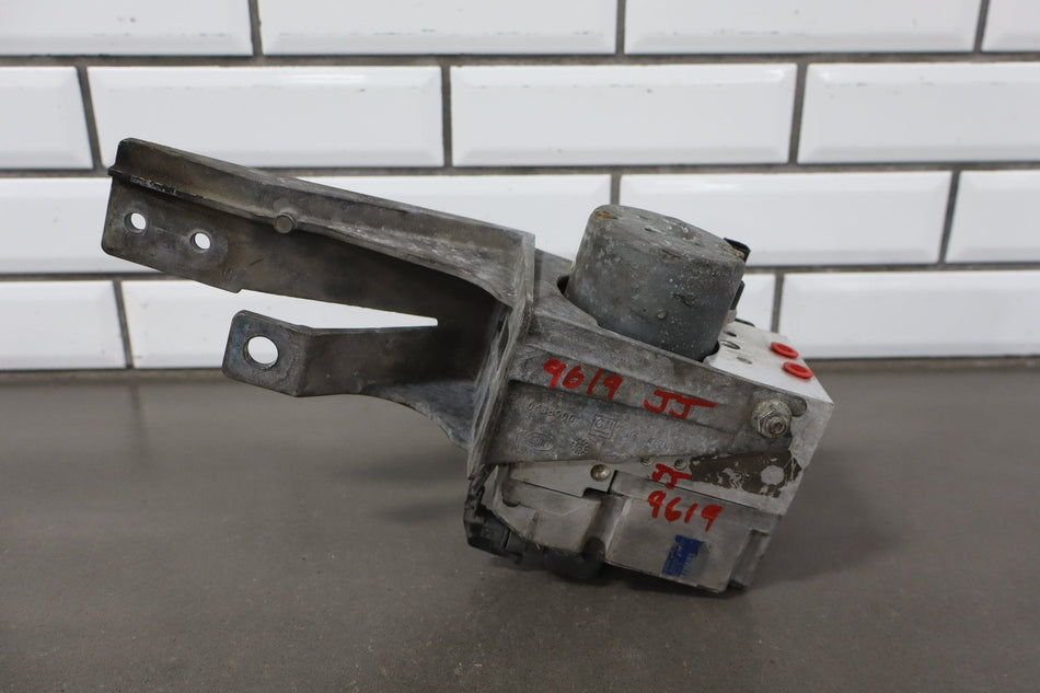 2003-2004 Chevrolet Corvette C5- ABS Brake Module 10343433