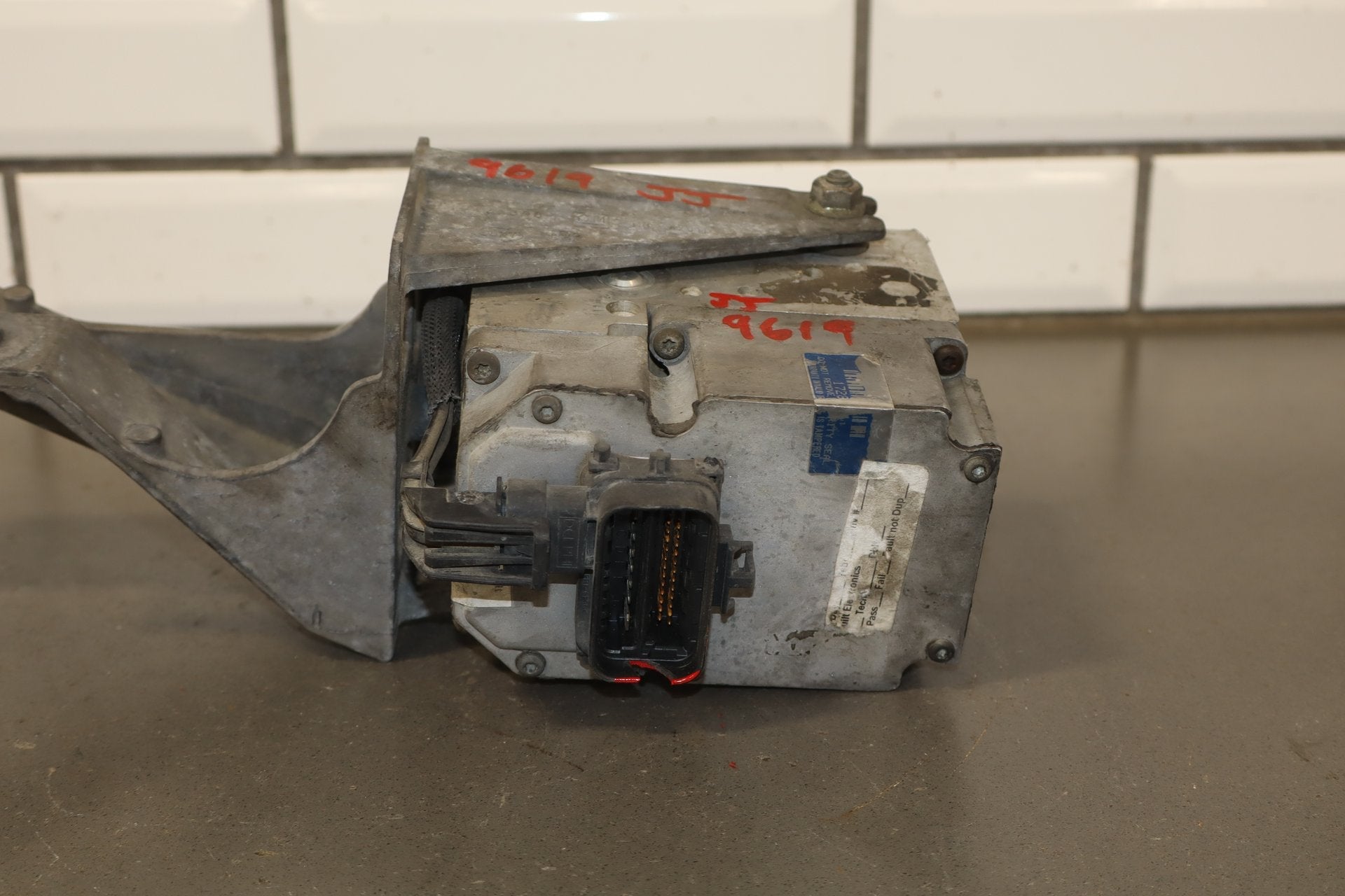 2003-2004 Chevrolet Corvette C5- ABS Brake Module 10343433