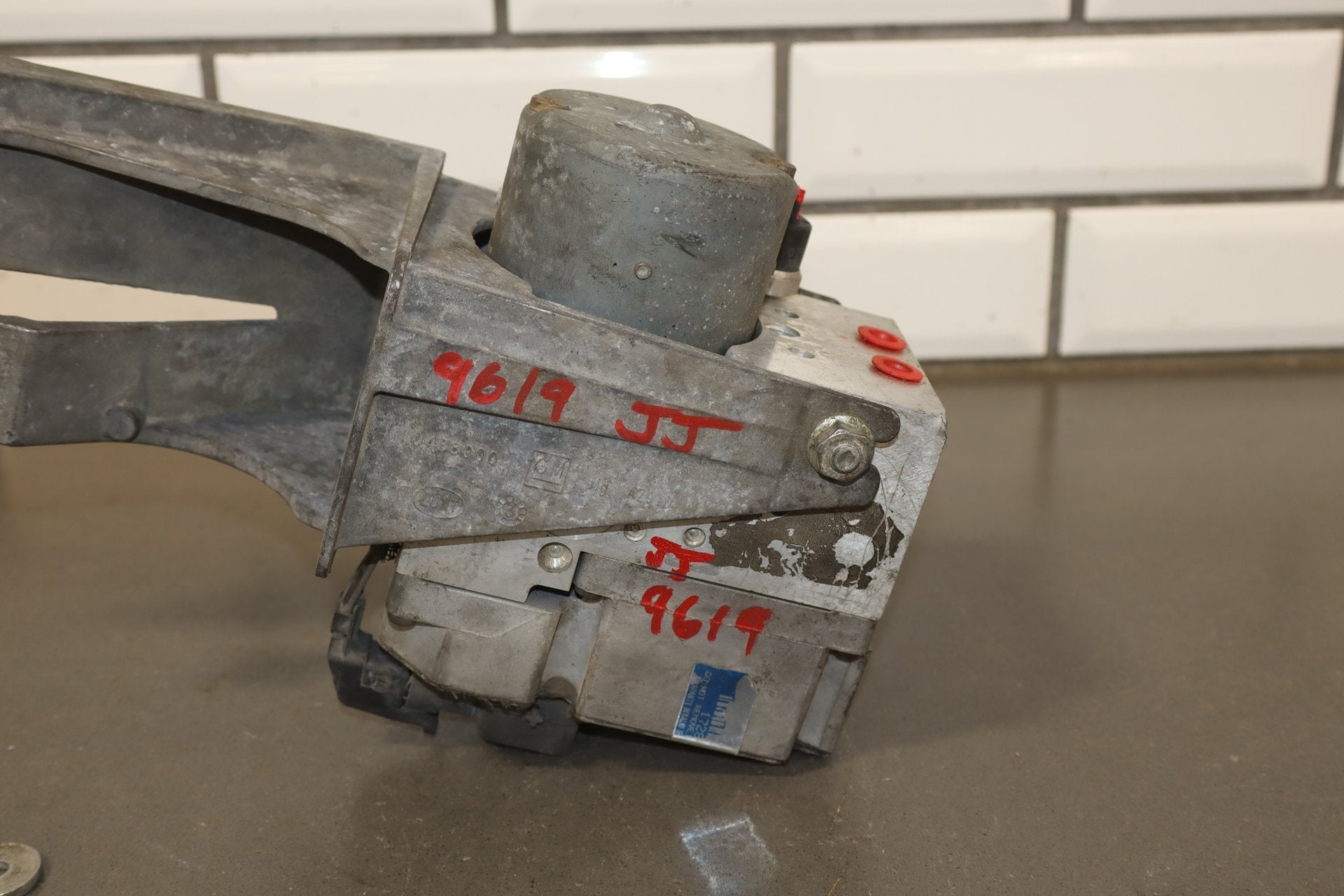 2003-2004 Chevrolet Corvette C5- ABS Brake Module 10343433