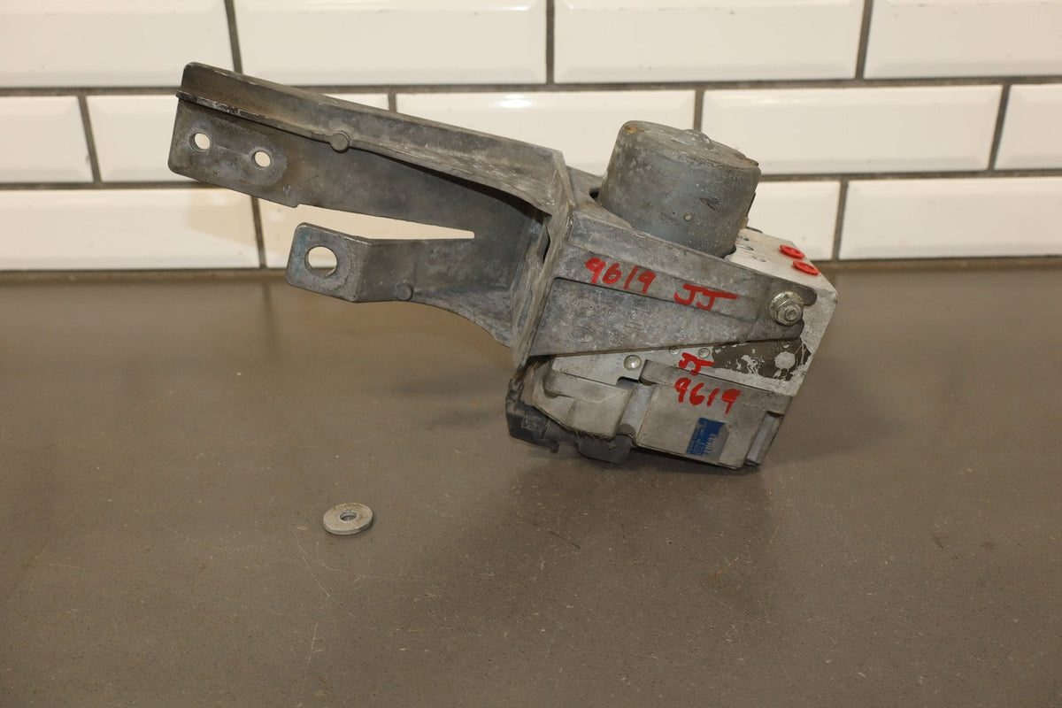 2003-2004 Chevrolet Corvette C5- ABS Brake Module 10343433