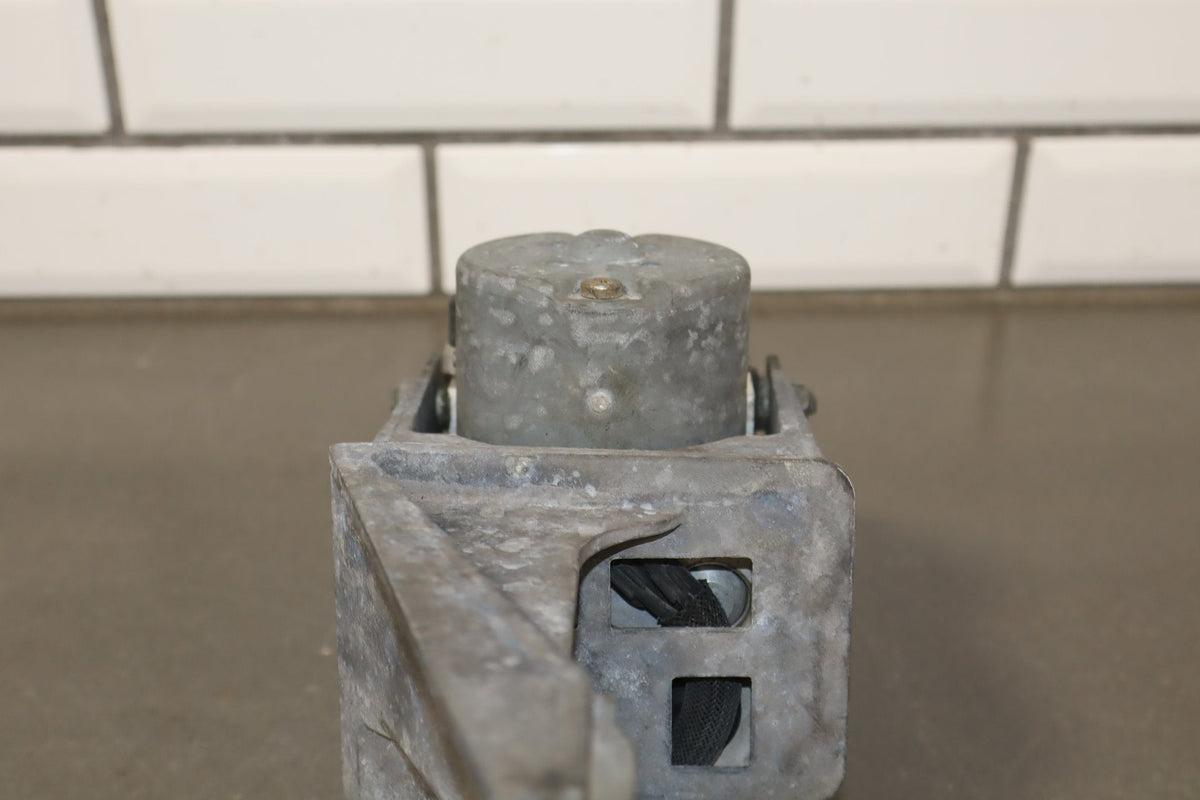 2003-2004 Chevrolet Corvette C5- ABS Brake Module 10343433