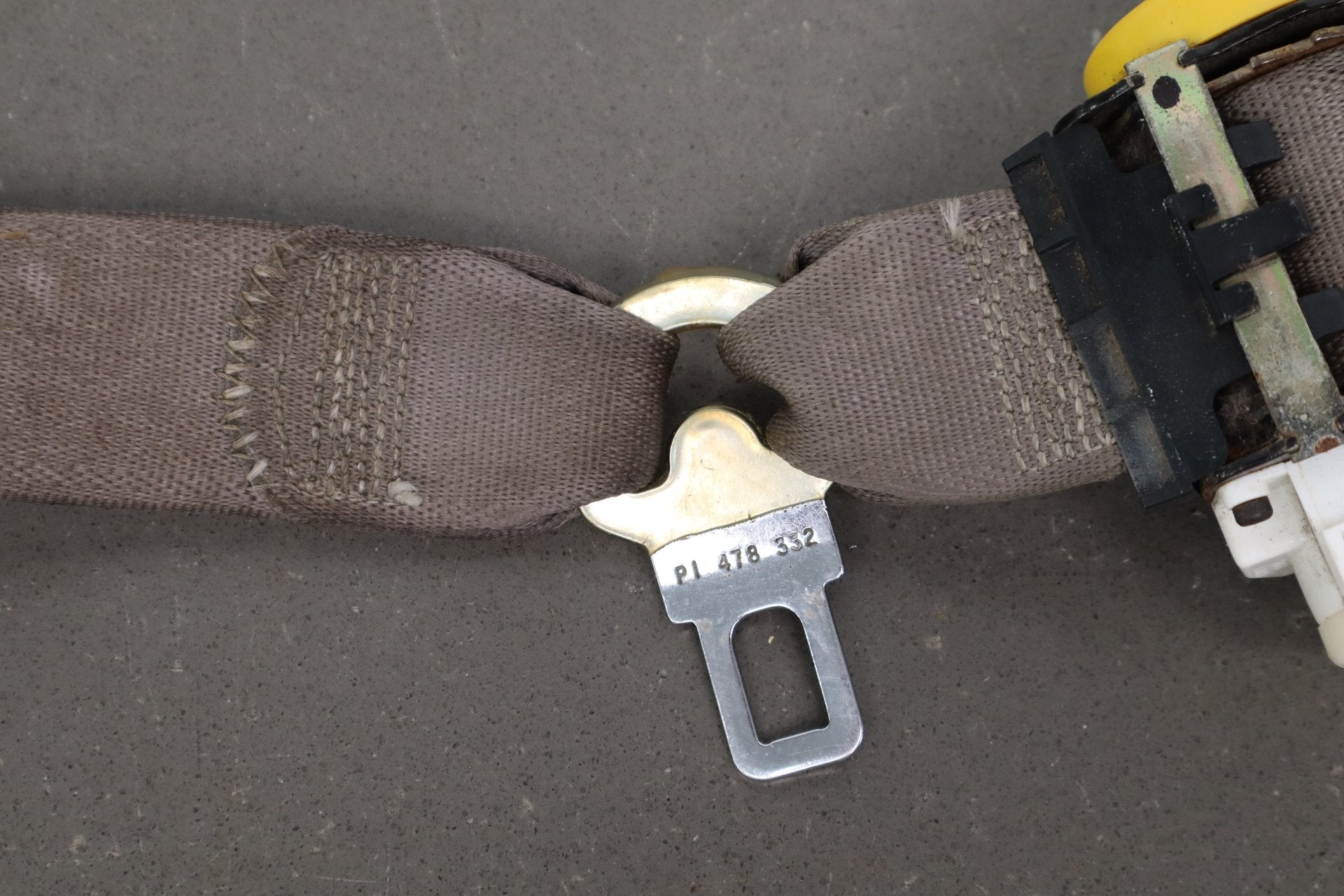 2003-2004 Chevrolet Corvette C5 Coupe Driver Front Seat Belt Light Grey