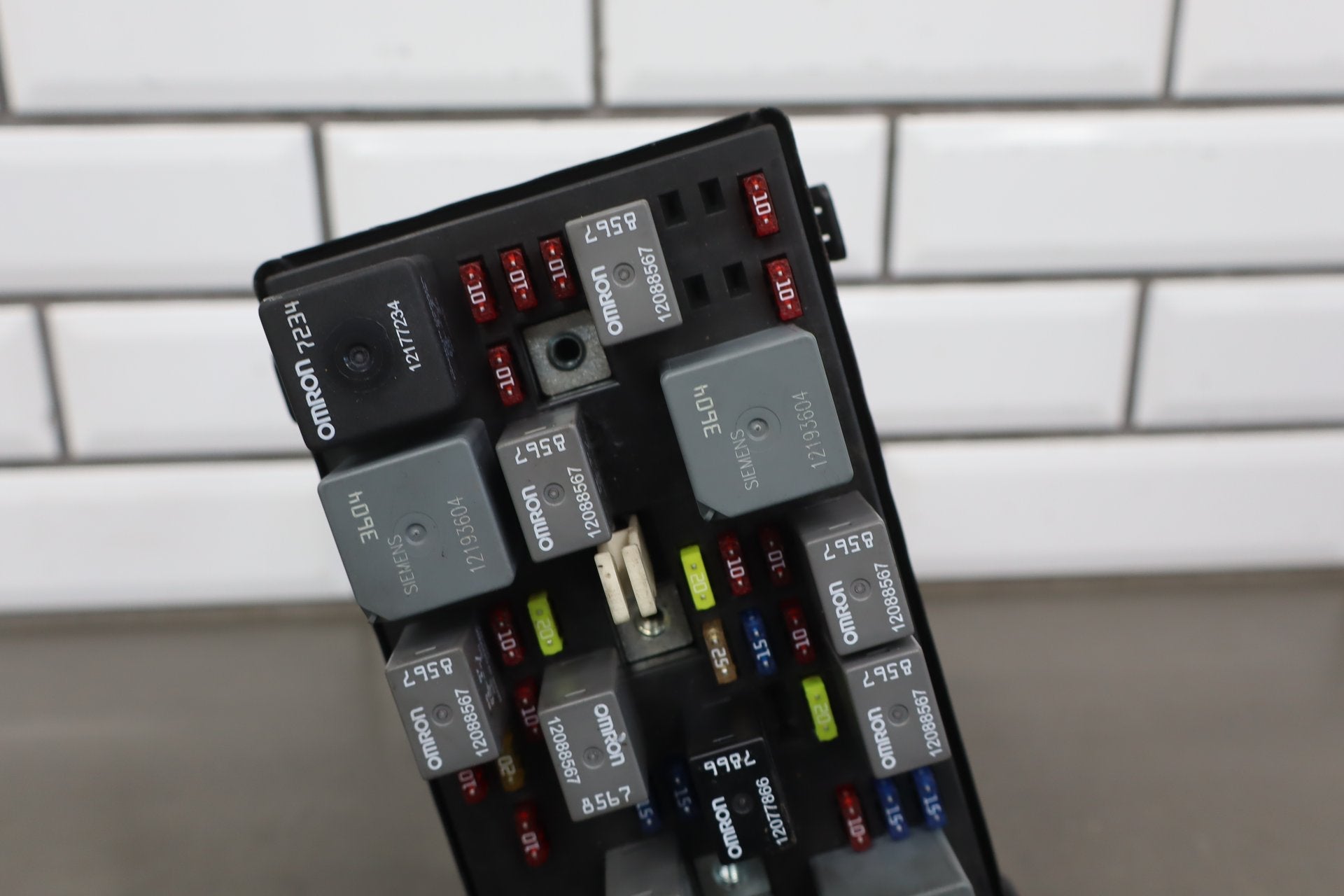 2003-2004 Chevrolet Corvette C5- Engine Fuse Box 10316193