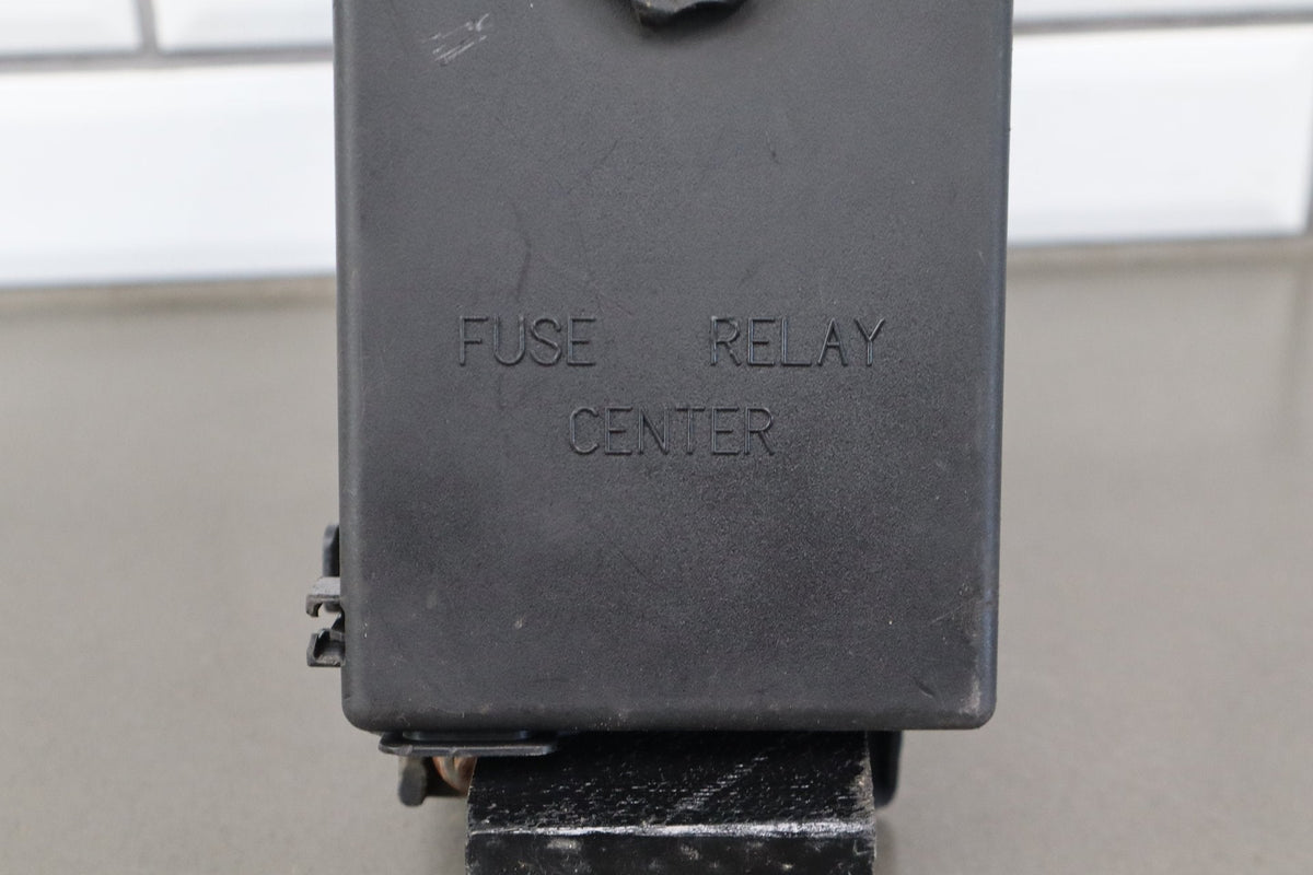 2003-2004 Chevrolet Corvette C5 - Engine Fuse Box 10316193