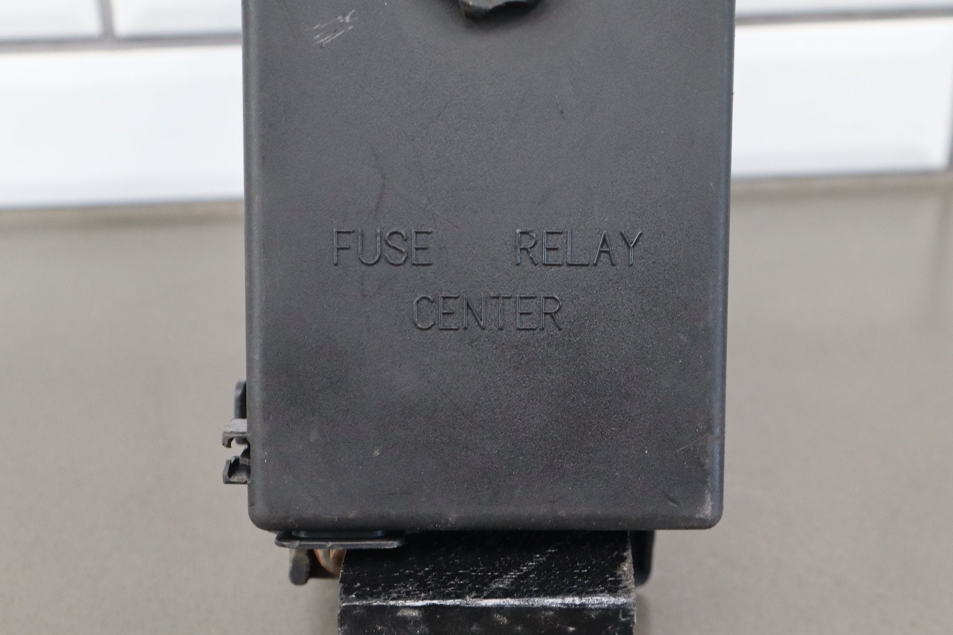 2003-2004 Chevrolet Corvette C5 - Engine Fuse Box 10316193