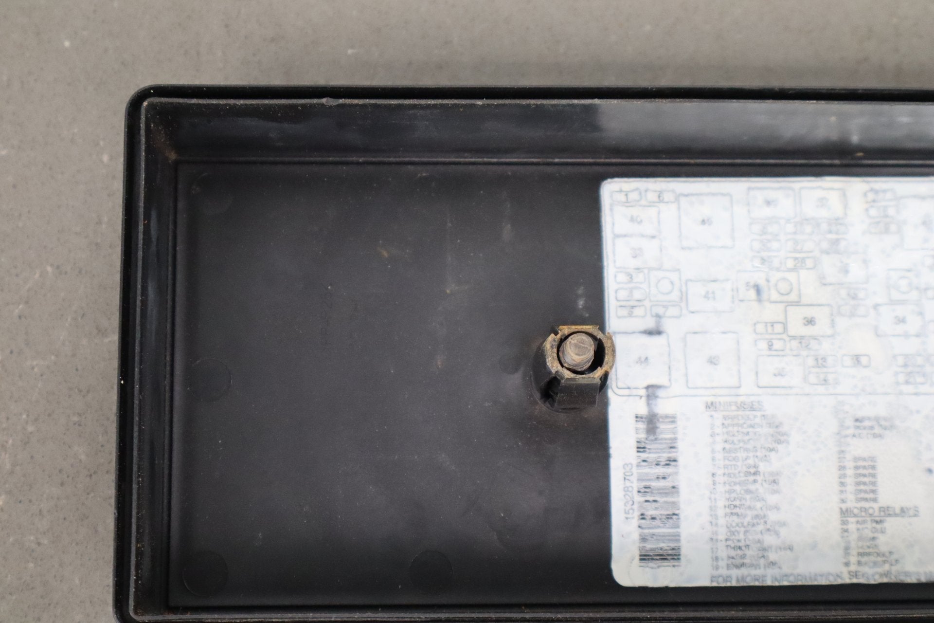 2003-2004 Chevrolet Corvette C5 - Engine Fuse Box 10316193