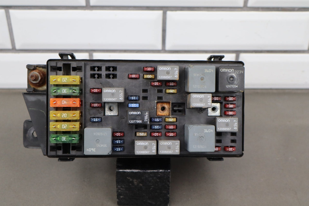 2003-2004 Chevrolet Corvette C5 - Engine Fuse Box 10316193