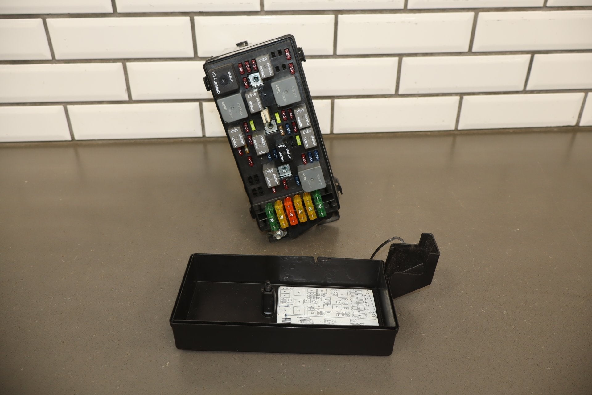 2003-2004 Chevrolet Corvette C5- Engine Fuse Box 10316193