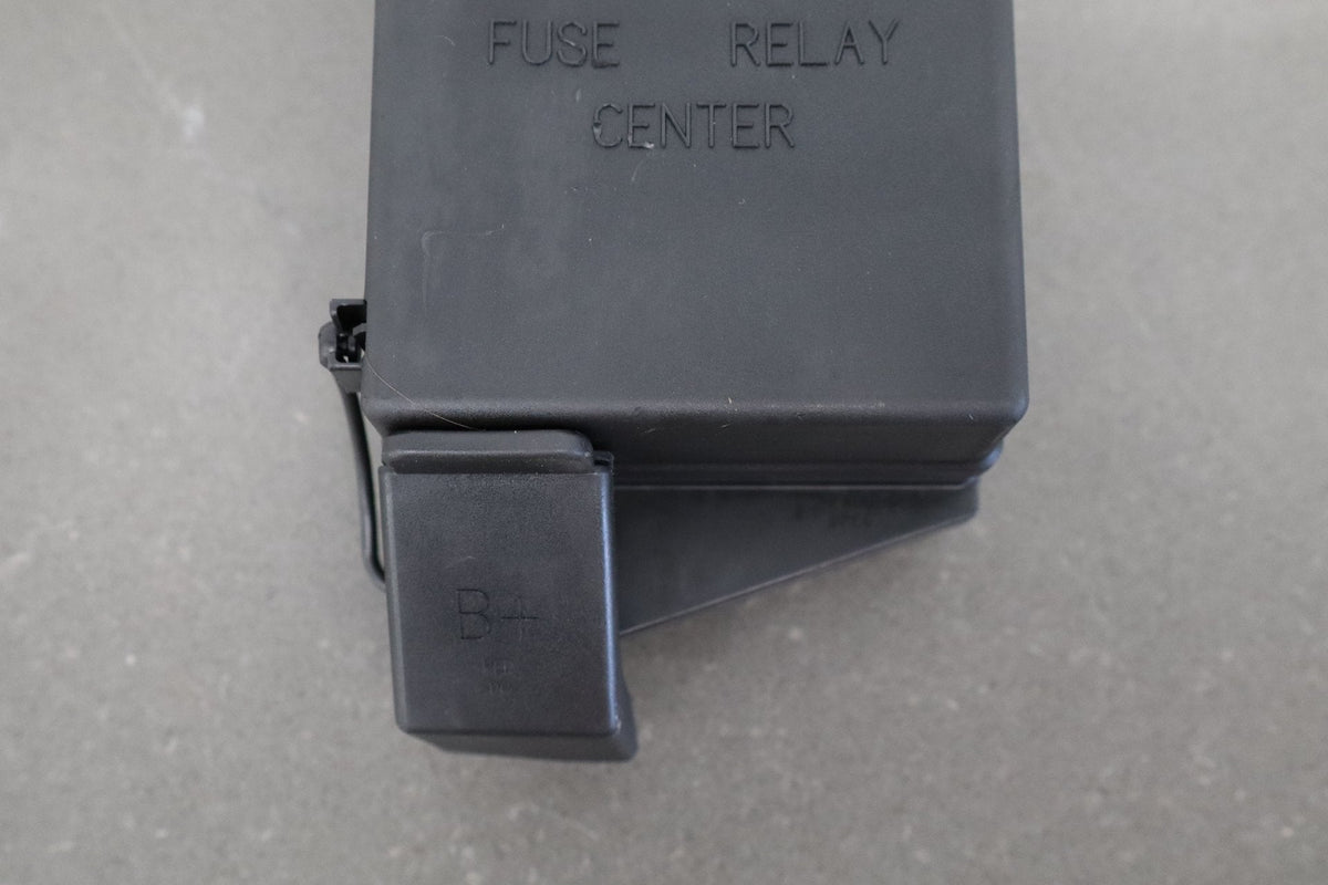 2003-2004 Chevrolet Corvette C5- Engine Fuse Box 10316193
