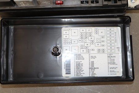 2003-2004 Chevrolet Corvette C5 - Engine Fuse Box 10316193