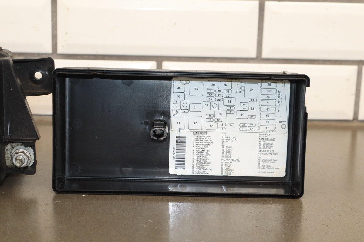 2003-2004 Chevrolet Corvette C5 - Engine Fuse Box 10316193