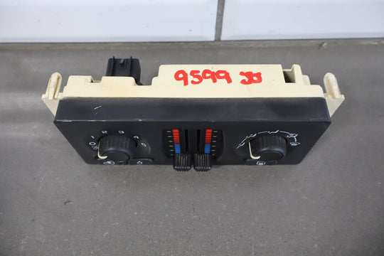 2003 - 2004 Chevrolet Silverado 2500 Climate Control 21997350 OEM