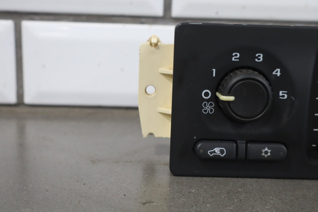 2003 - 2004 Chevrolet Silverado 2500 Climate Control 21997350 OEM