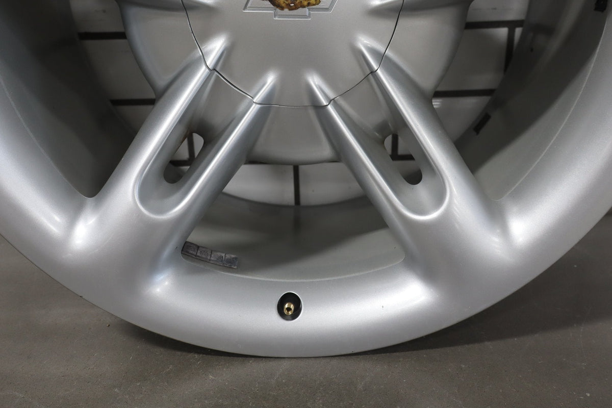 2003-2004 Chevrolet SSR 20x10 Rear Silver Wheel 15104066 OEM | Single
