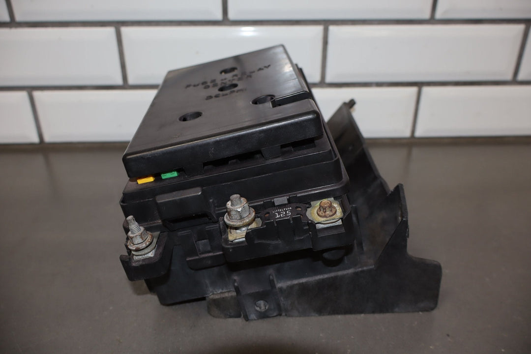 2003 - 2004 Chevy SSR Engine Fuse Relay Junction Box