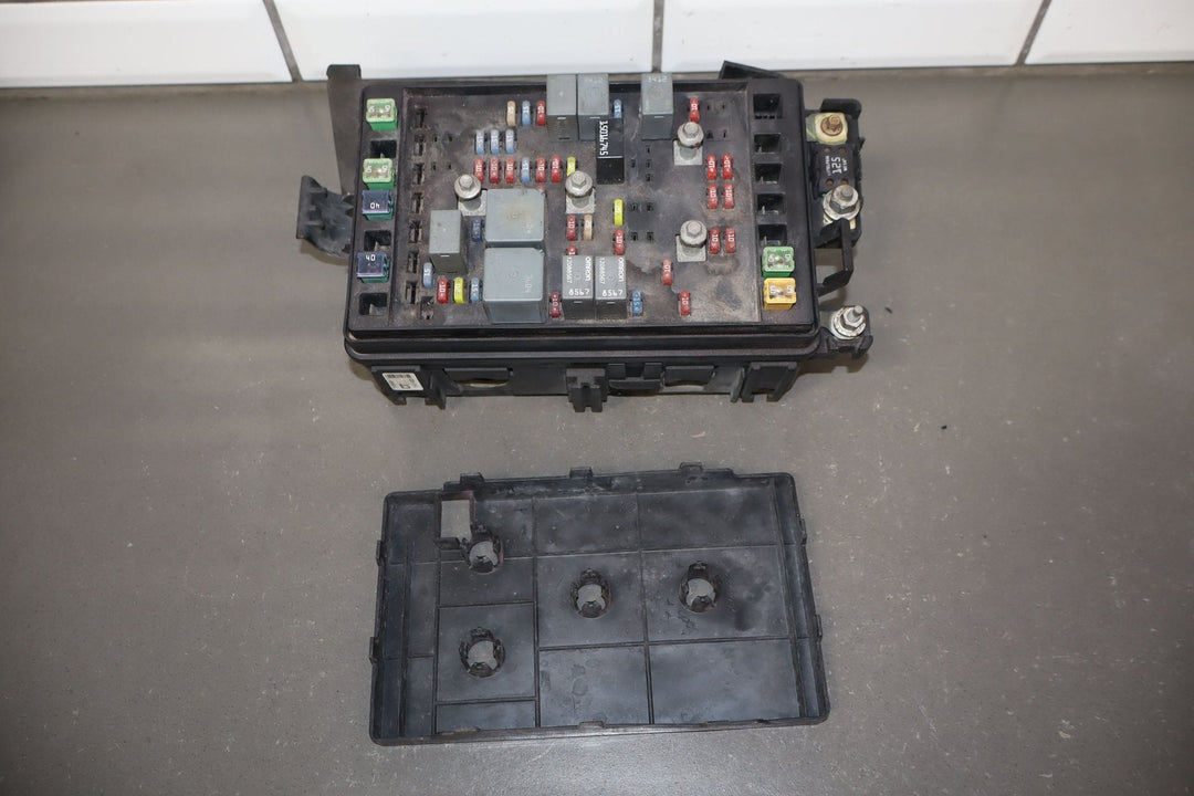 2003 - 2004 Chevy SSR Engine Fuse Relay Junction Box