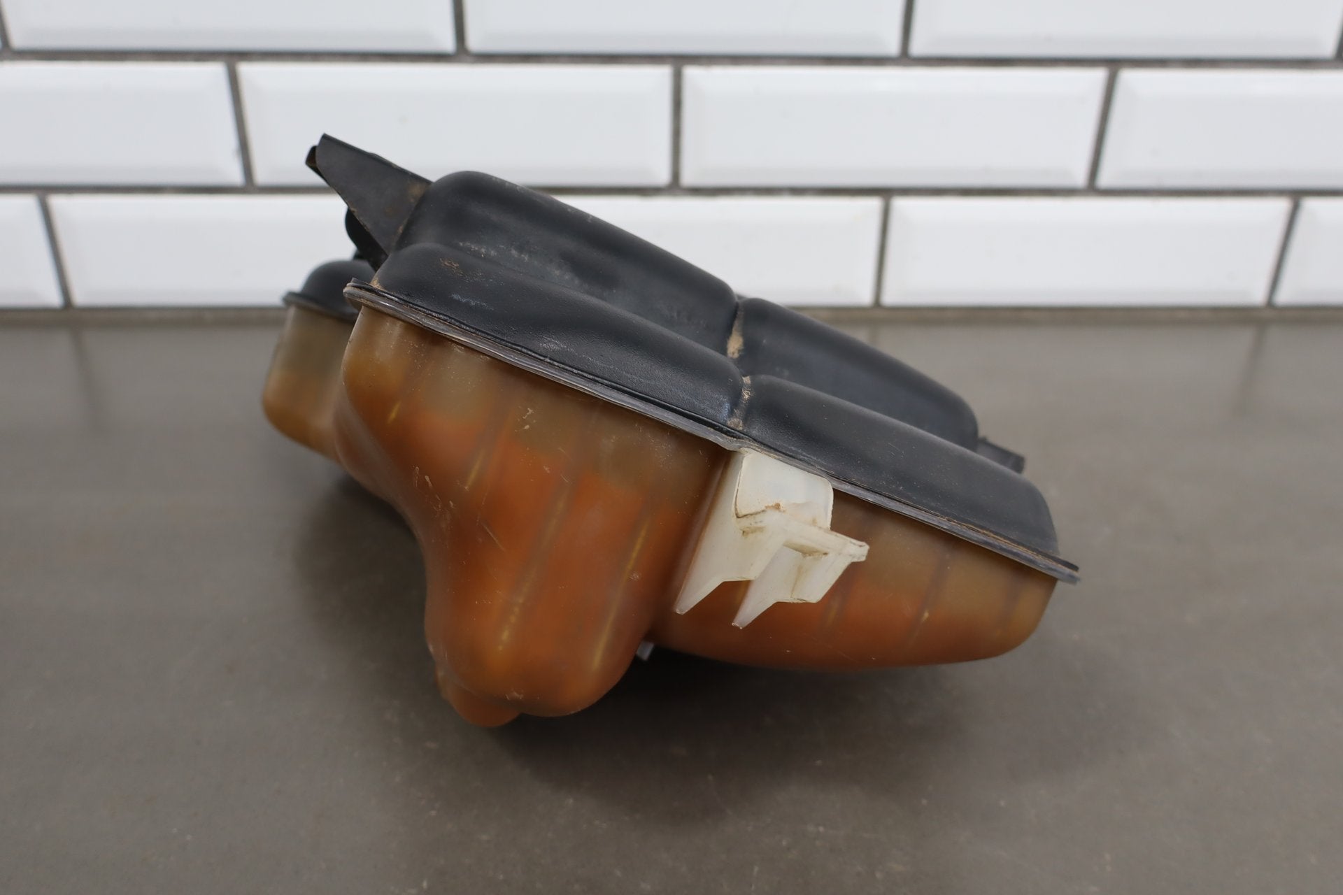 2003-2004 Ford F250 F350 6.0L Powerstroke Coolant Degas Bottle Assembly