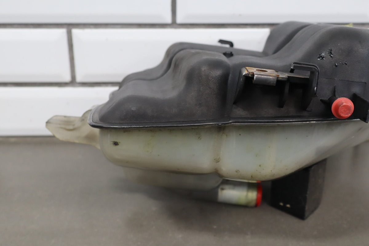 2003-2004 Ford F250 F350 6.0L Powerstroke Coolant Degas Bottle Assembly