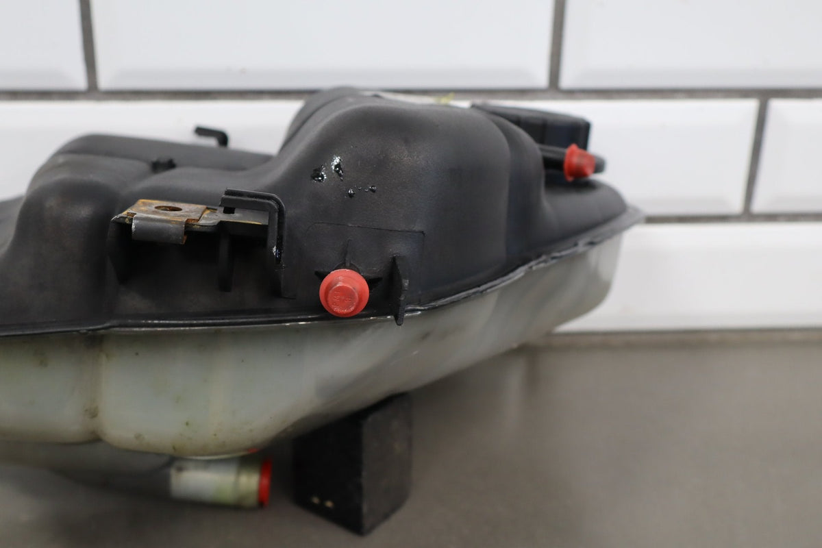 2003-2004 Ford F250 F350 6.0L Powerstroke Coolant Degas Bottle Assembly