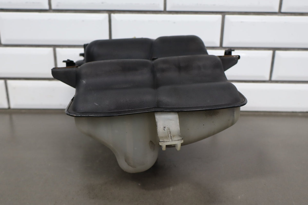 2003-2004 Ford F250 F350 6.0L Powerstroke Coolant Degas Bottle Assembly