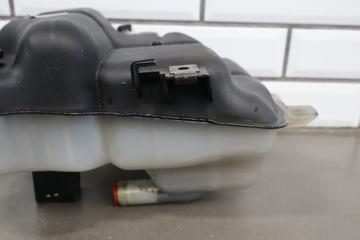 2003-2004 Ford F250 F350 6.0L Powerstroke Coolant Degas Bottle Assembly