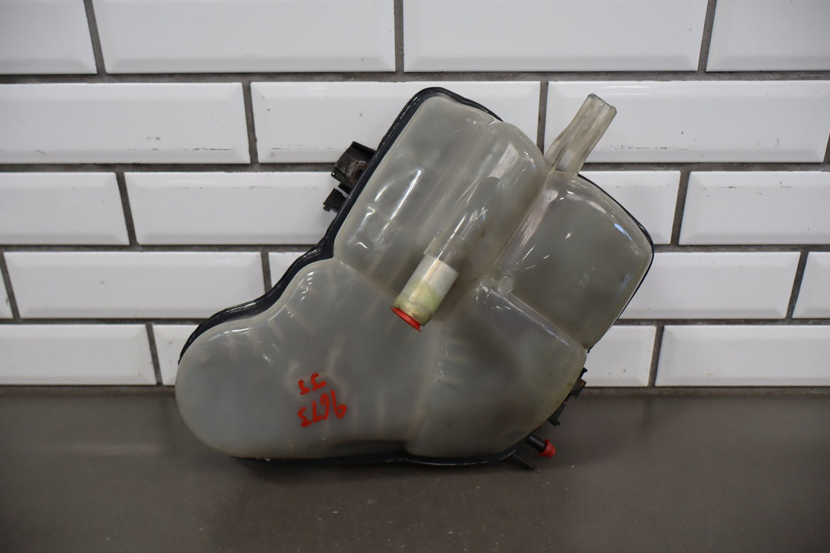 2003-2004 Ford F250 F350 6.0L Powerstroke Coolant Degas Bottle Assembly