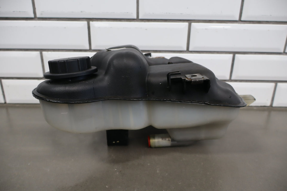 2003-2004 Ford F250 F350 6.0L Powerstroke Coolant Degas Bottle Assembly