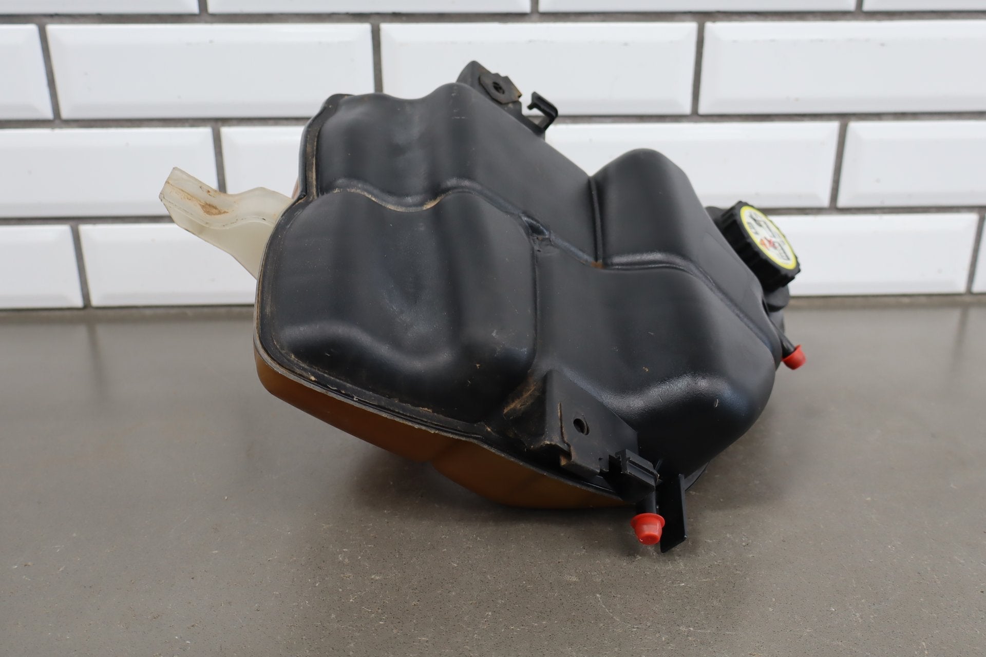 2003-2004 Ford F250 F350 6.0L Powerstroke Coolant Degas Bottle Assembly