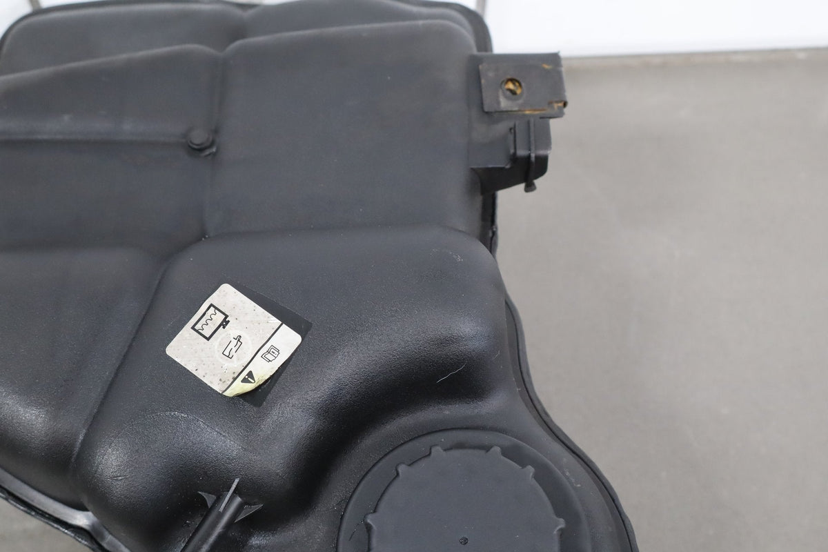 2003-2004 Ford F250 F350 6.0L Powerstroke Coolant Degas Bottle Assembly