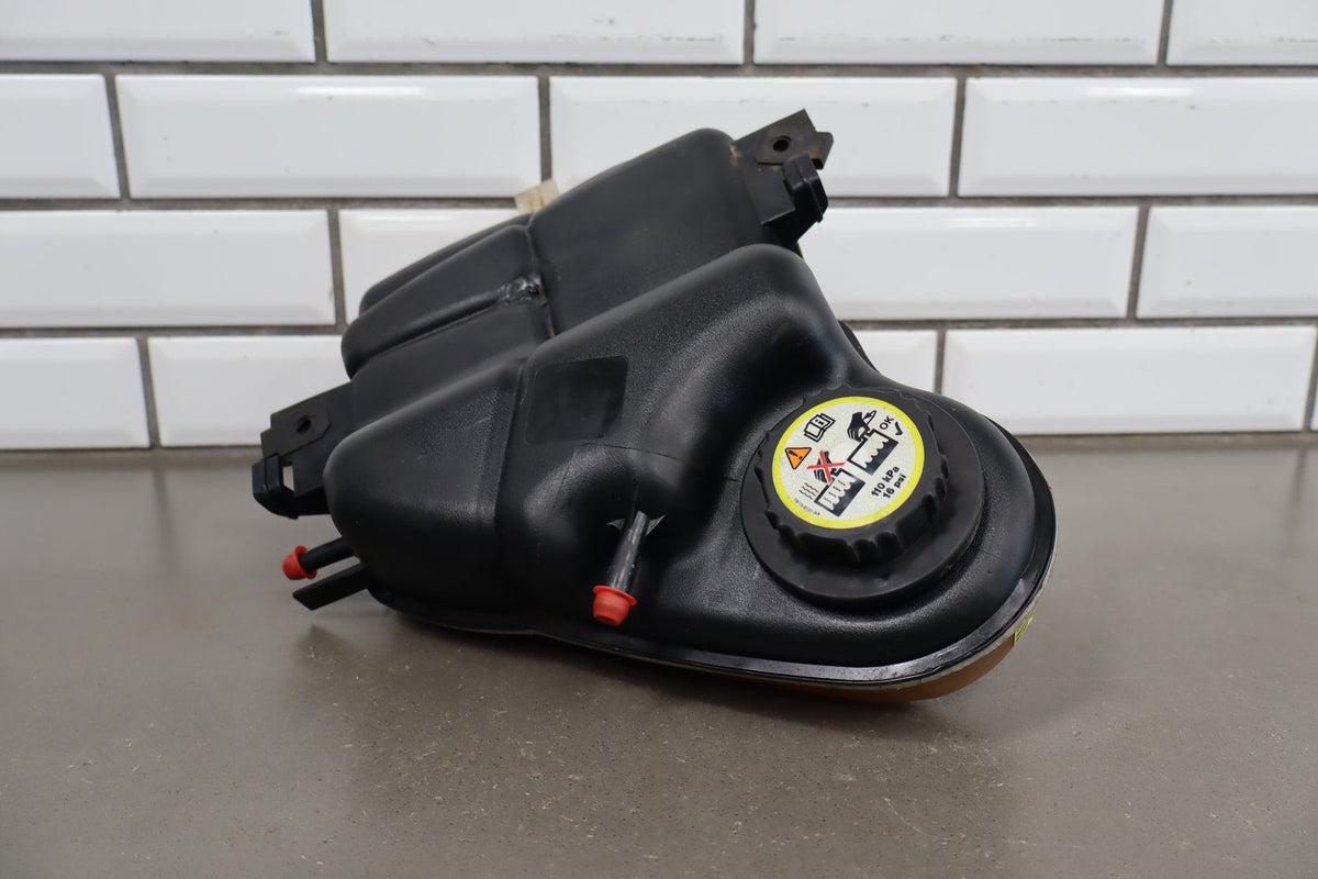 2003-2004 Ford F250 F350 6.0L Powerstroke Coolant Degas Bottle Assembly